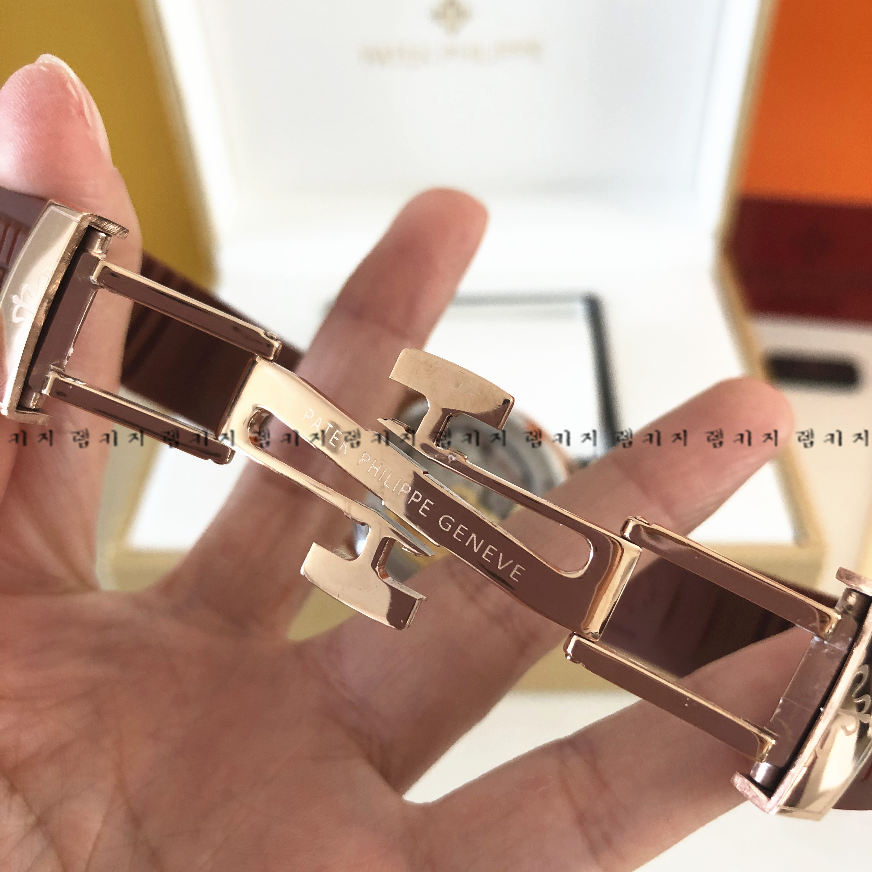 파텍필립 아쿠아넛 골드베젤 브라운 우레탄 러버밴드